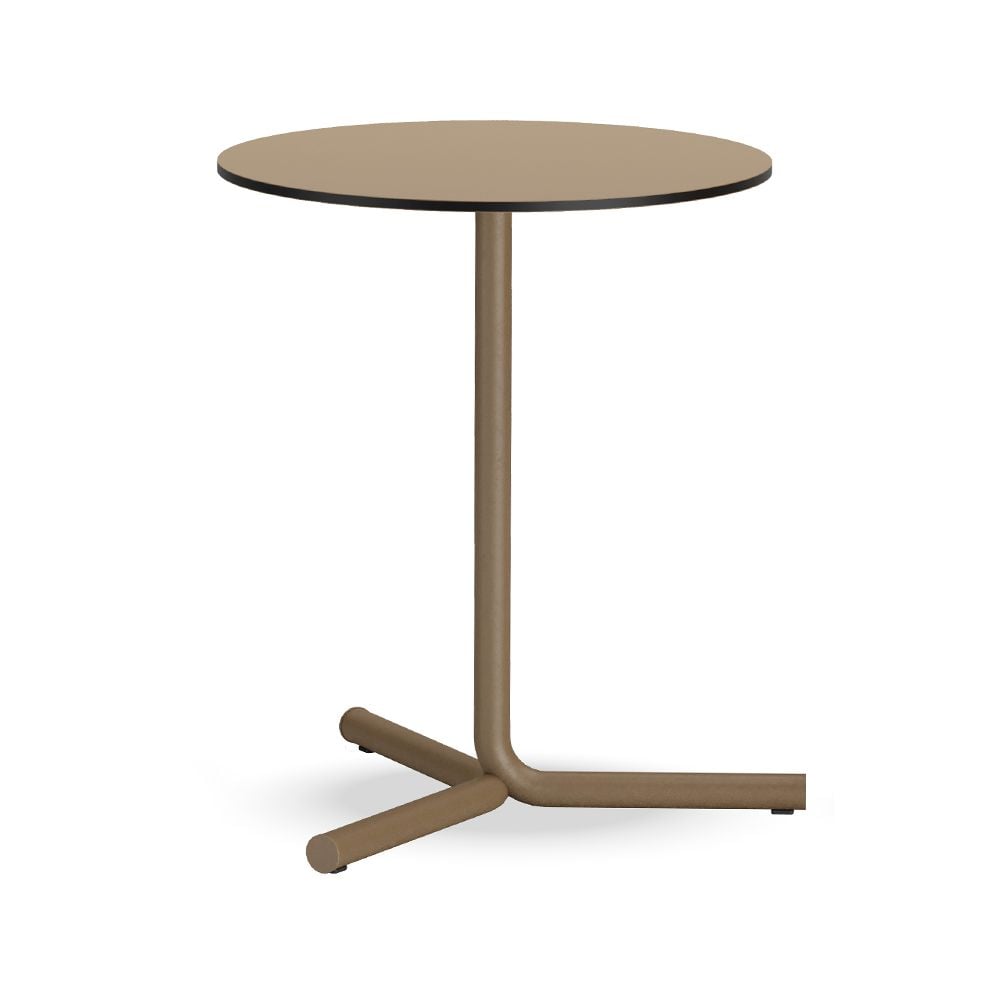 Jit 3 legs on the floor by Infiniti Design