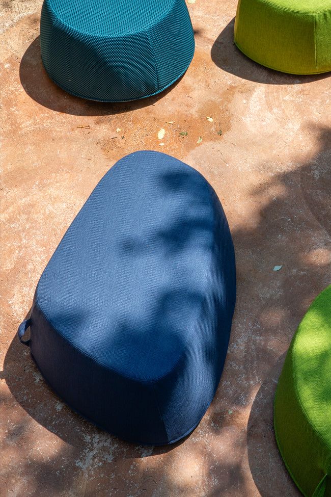 PAVÉ PEBBLE LARGE outdoor pouf by isOnAir