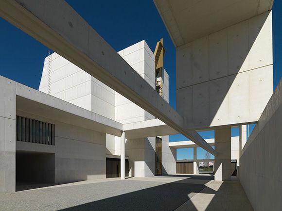 Chiesa Santa Beretta Molla a Trezzano in calcestruzzo fotocatalitico by Italcementi