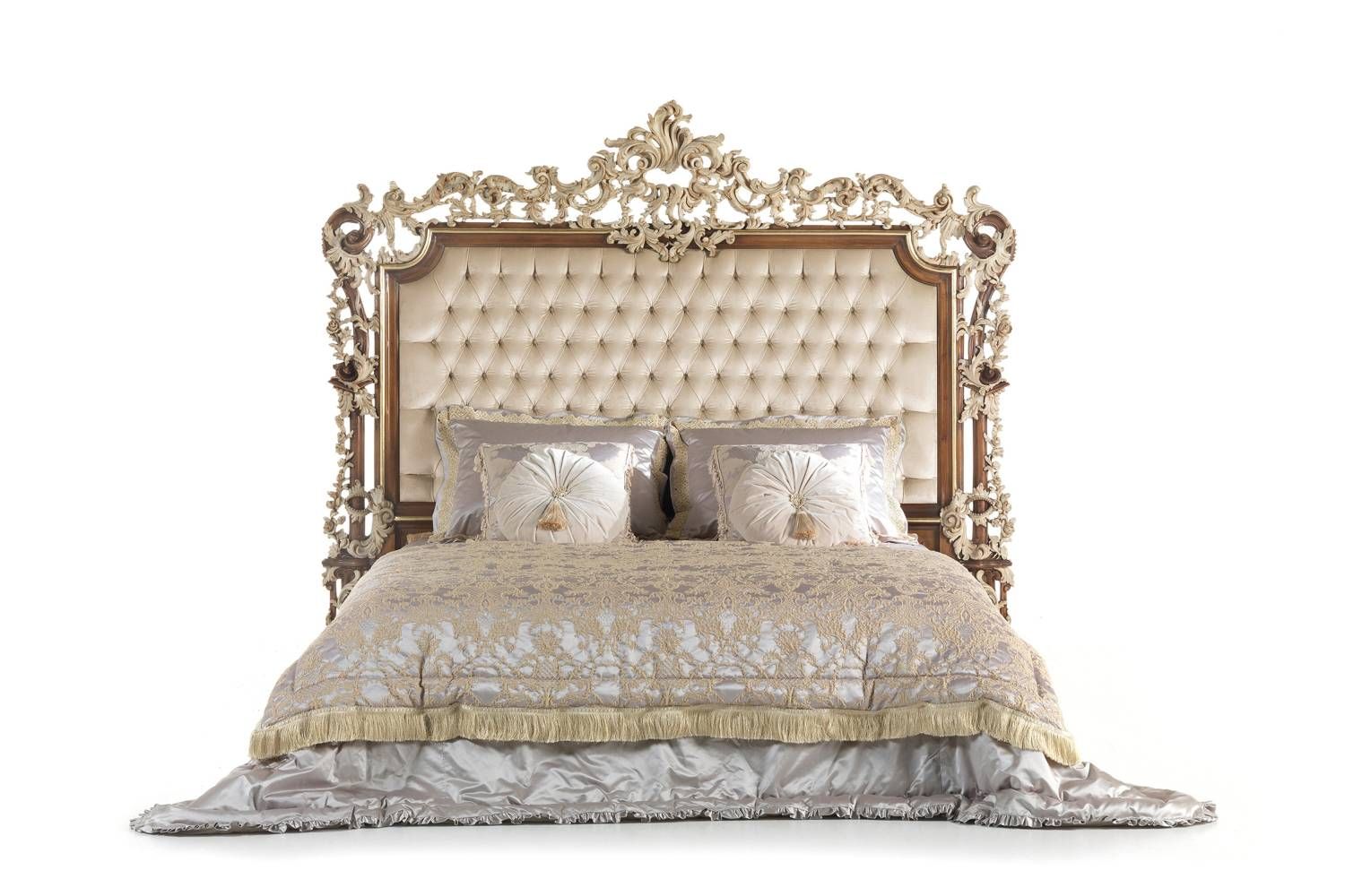 La Grande Dame bed by Jumbo Collection
