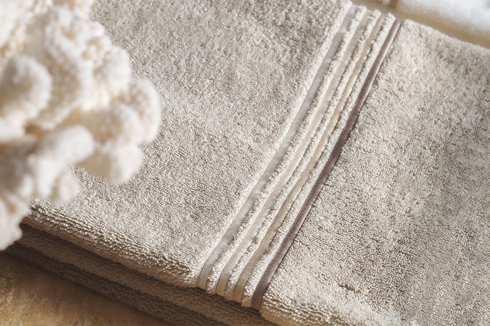 Bath sheet Hotellerie Quattro bacchettine Bath linens by Mastro Raphael