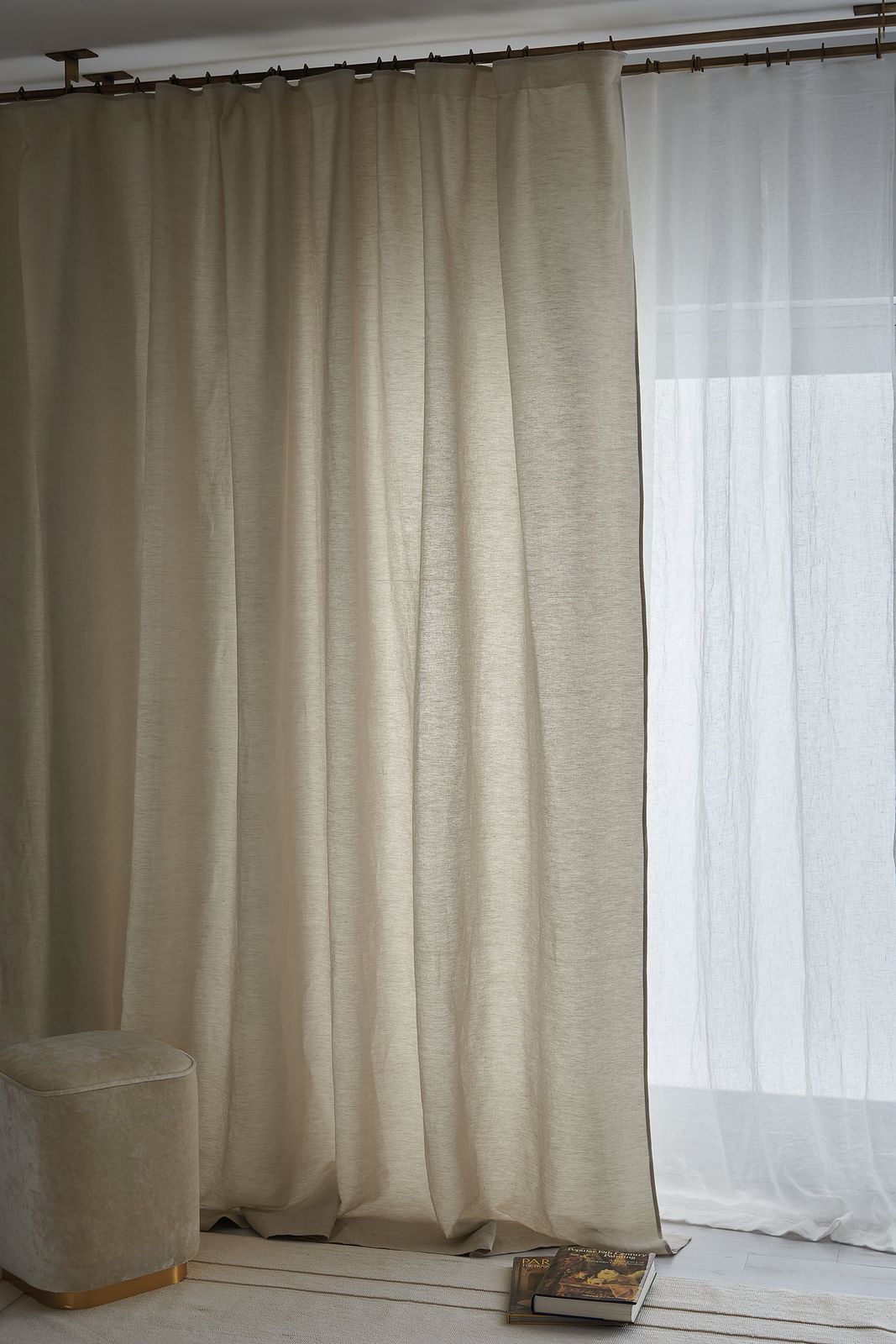 Curtain Arpeggio by Mastro Raphael