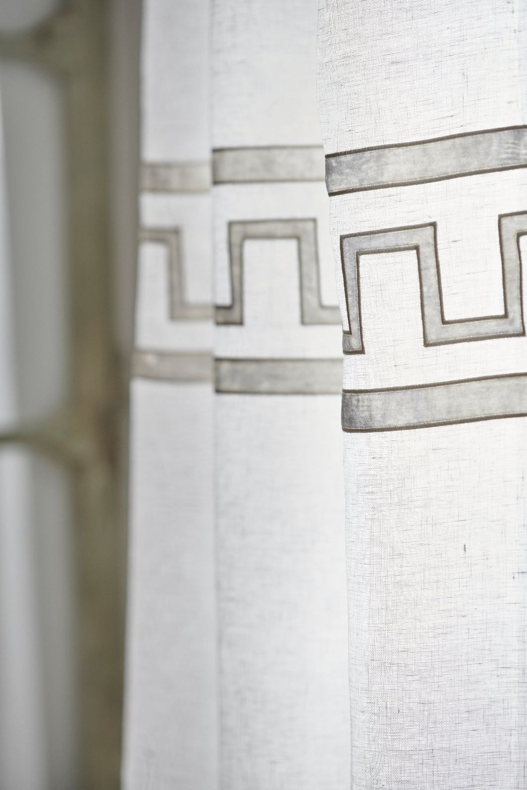 Curtain Efeso greca velluto by Mastro Raphael