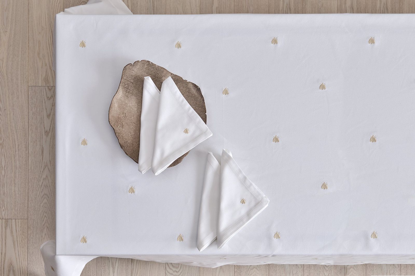 Tovaglia Api Table linens ricamo Api allover by Mastro Raphael