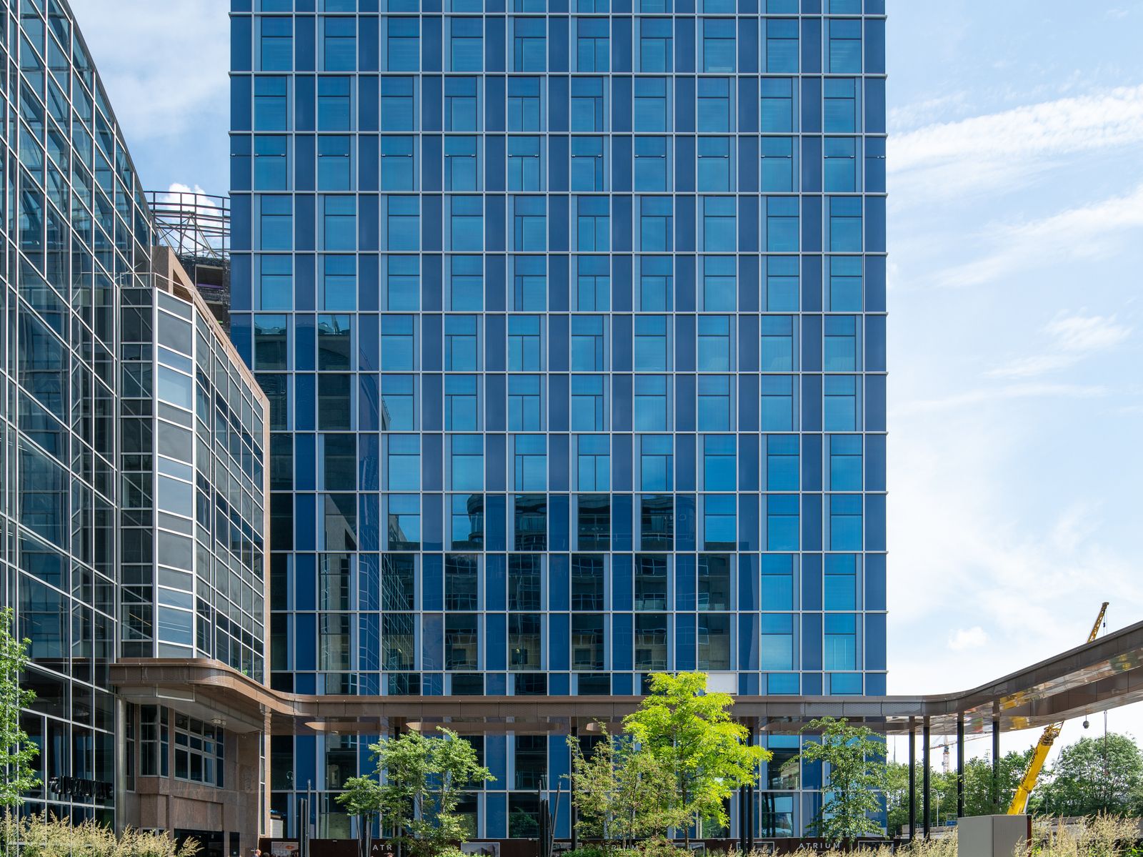 Heat-insulating and solar control glass (COMBI) by OKALUX