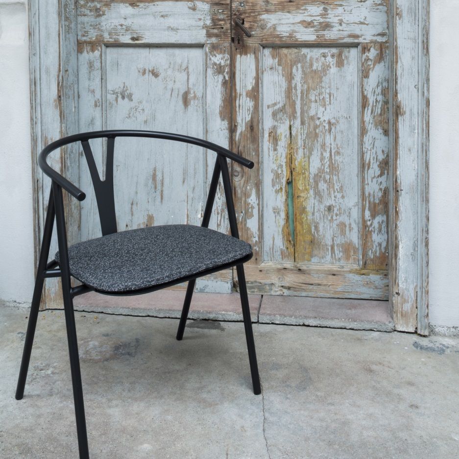 Ester Y Chair by OUTOO