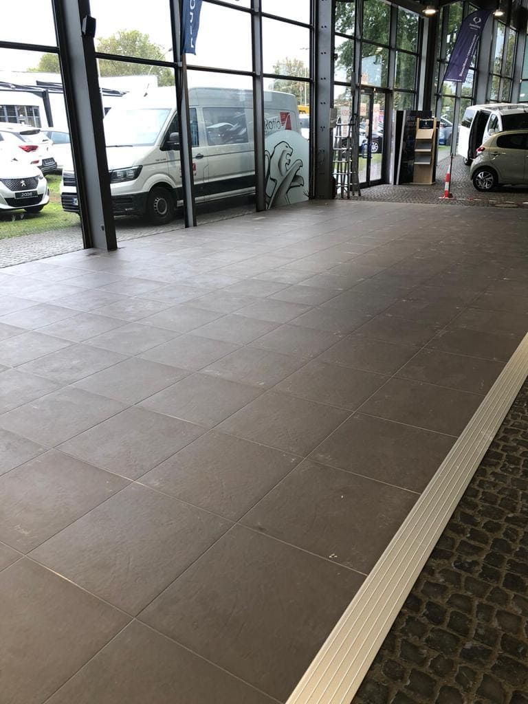 CAR DEALER RENOVATION by Pave and Go