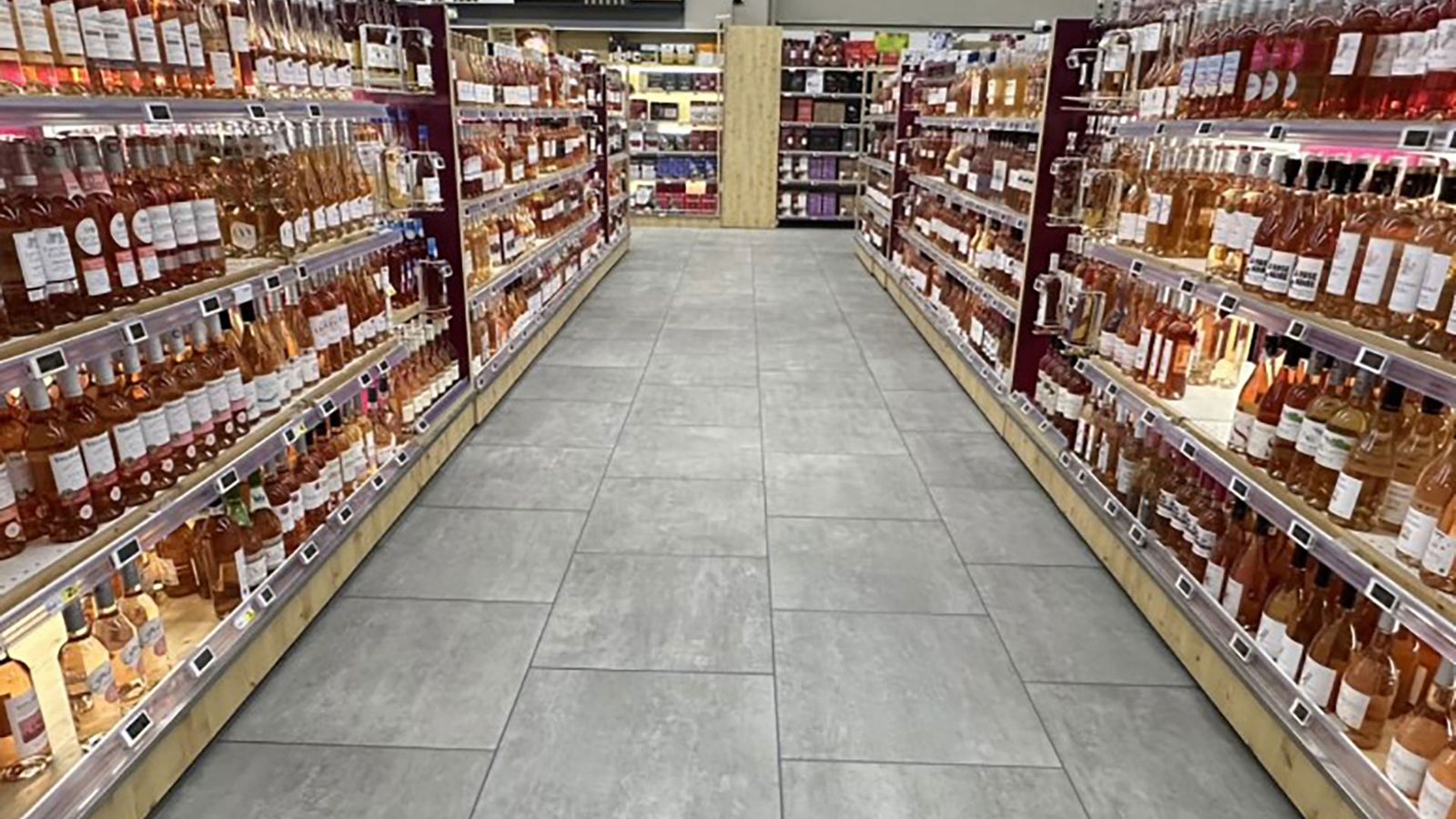 FLOOR RENOVATION IN A FRENCH SUPERMARKET by Pave and Go