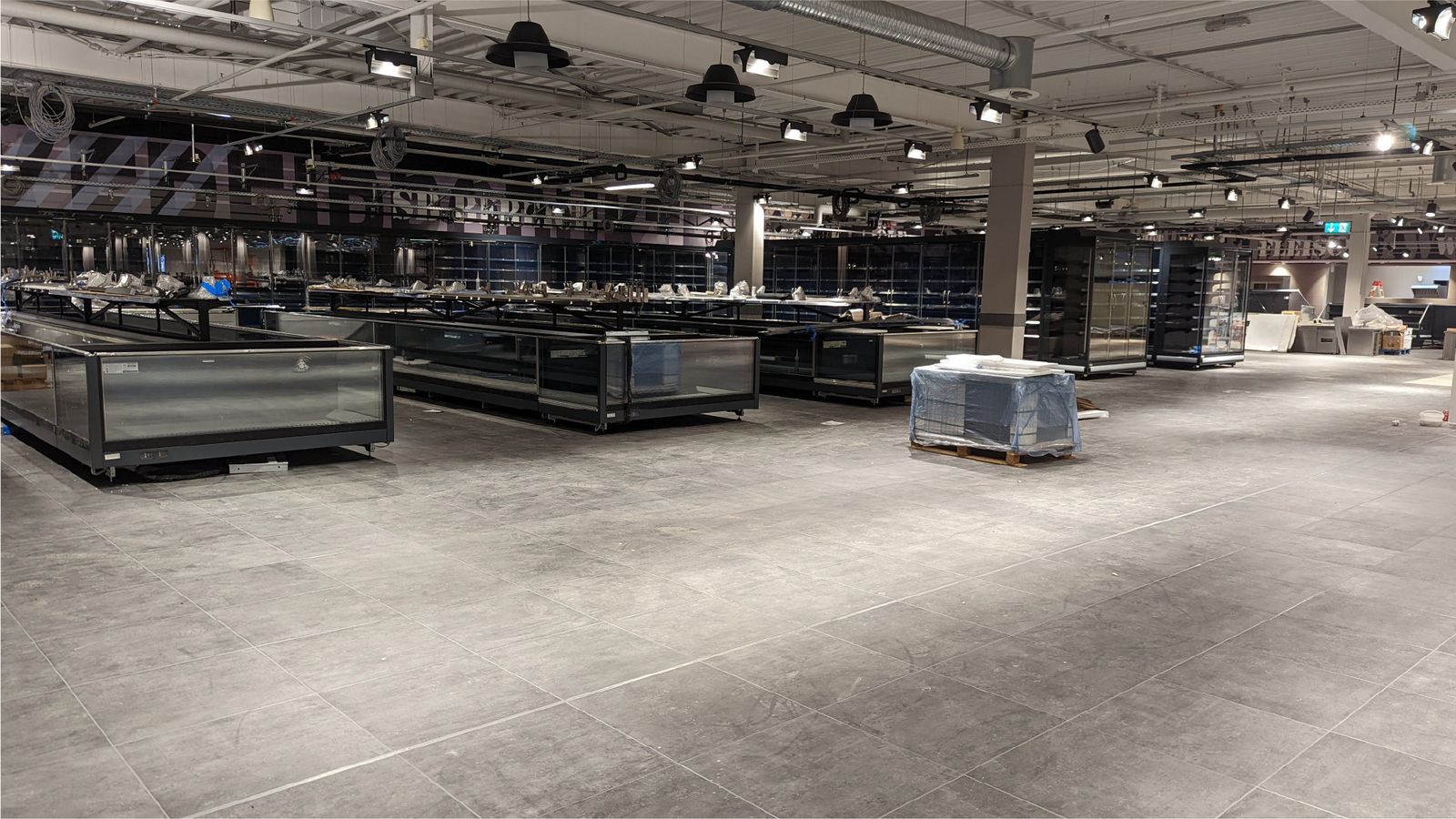 NEW FLOORING FOR A SUPERMARKET IN BARNTRUP by Pave and Go