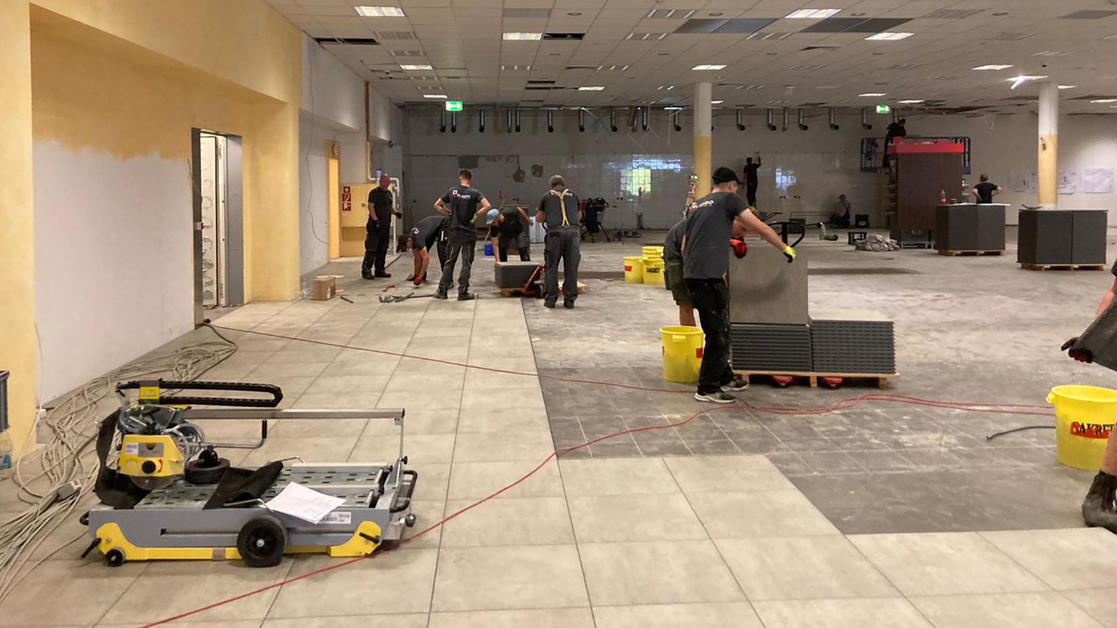 REFLOORING OF A GERMAN SUPERMARKET by Pave and Go