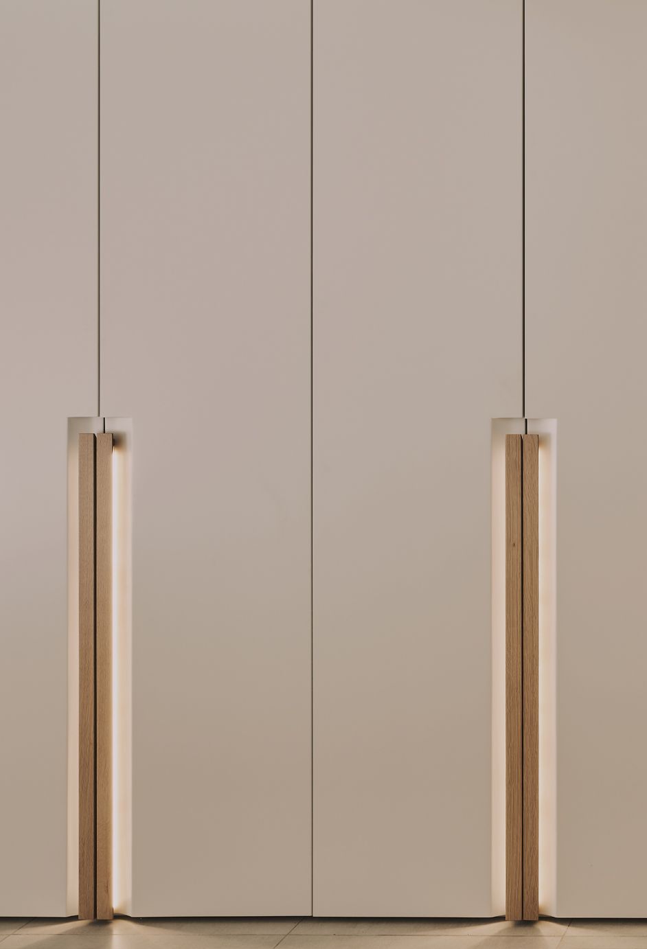 Marbella I Residence. Naos wardrobe by Uecko