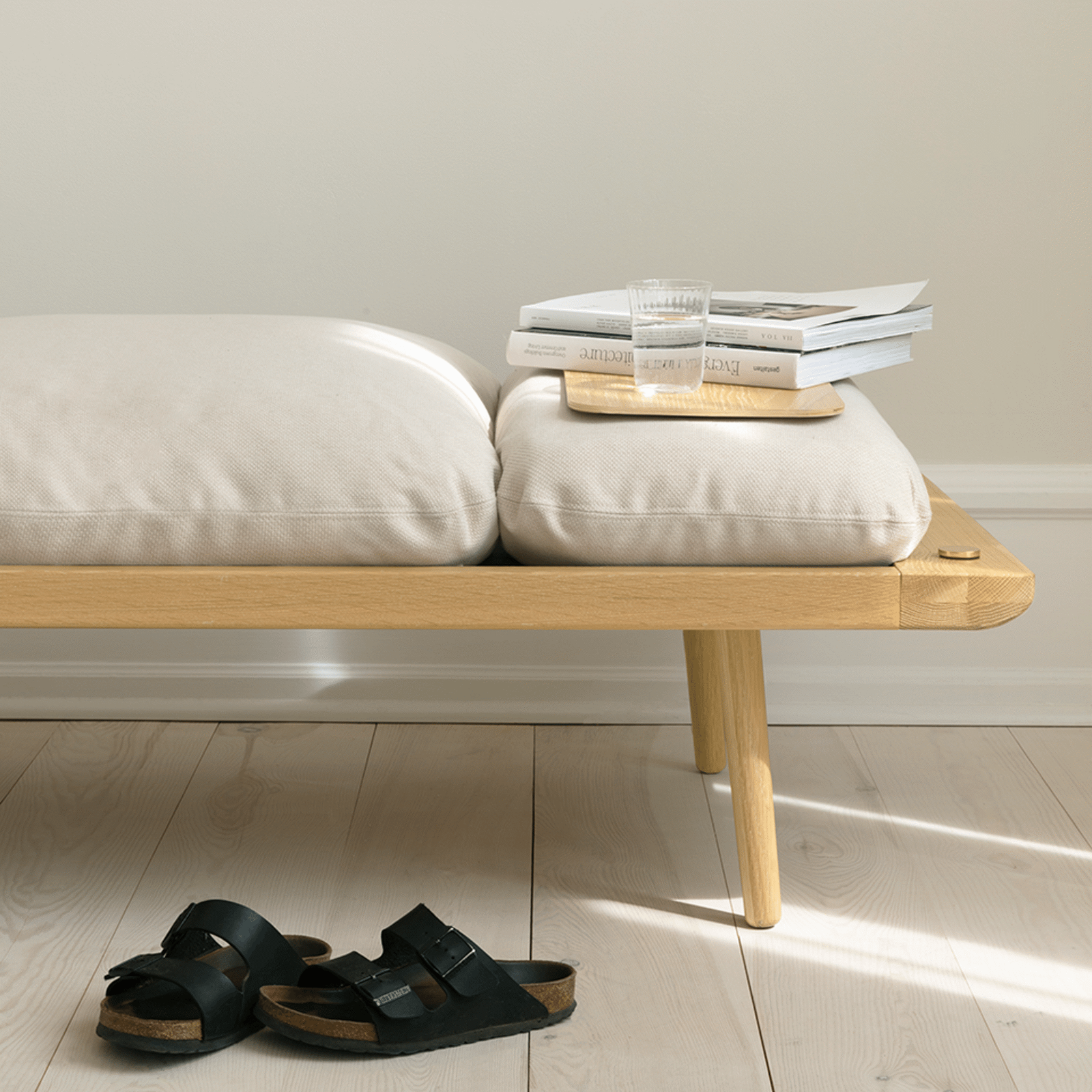Lounge Around | daybed by UMAGE (Vita Copenhagen)