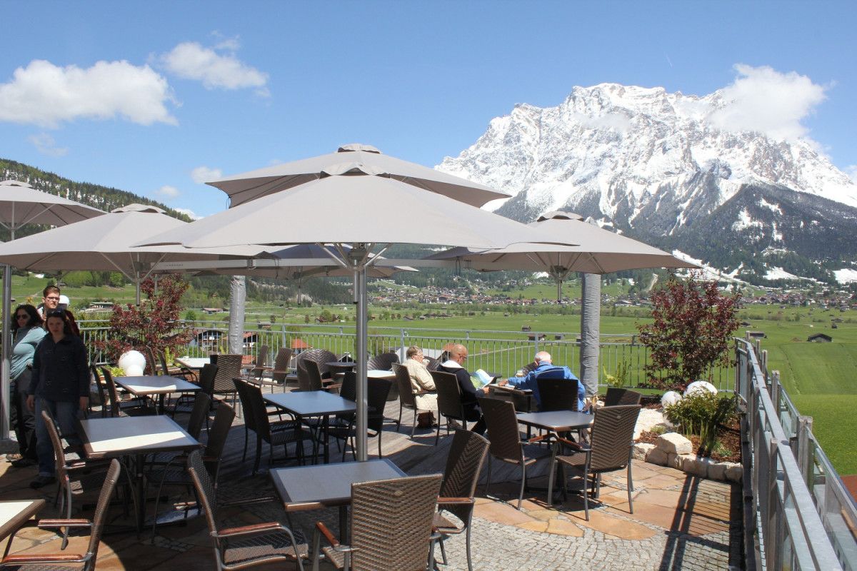 Multi-Paraflex Hotel Hubertushof Austria by Umbrosa