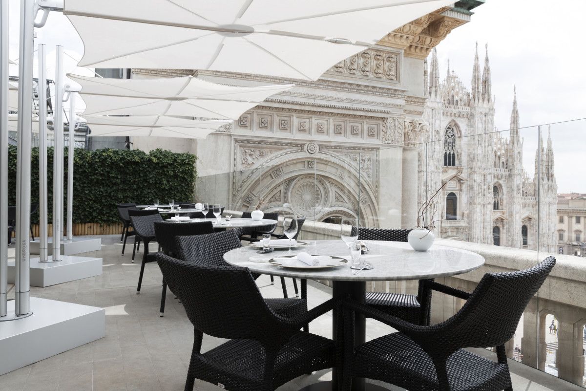 Outdoor patio umbrella Spectra by Umbrosa