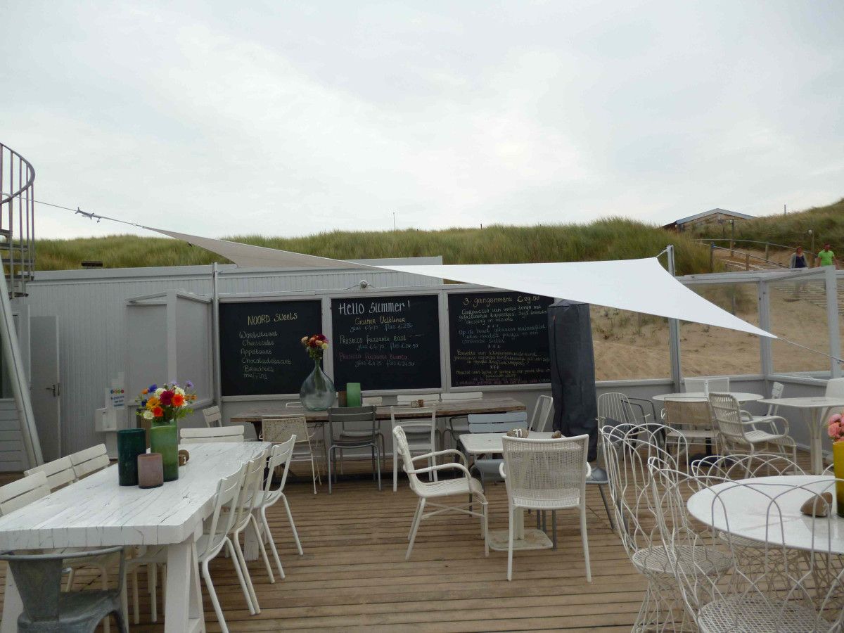 White Ingenua shade sails on Dutch coast, Bergen aan Zee by Umbrosa
