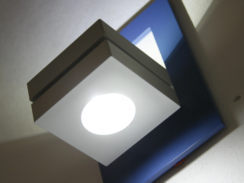 KLAS INCORNICIATA - LED wall-mounted aluminium spotlight by Brillamenti