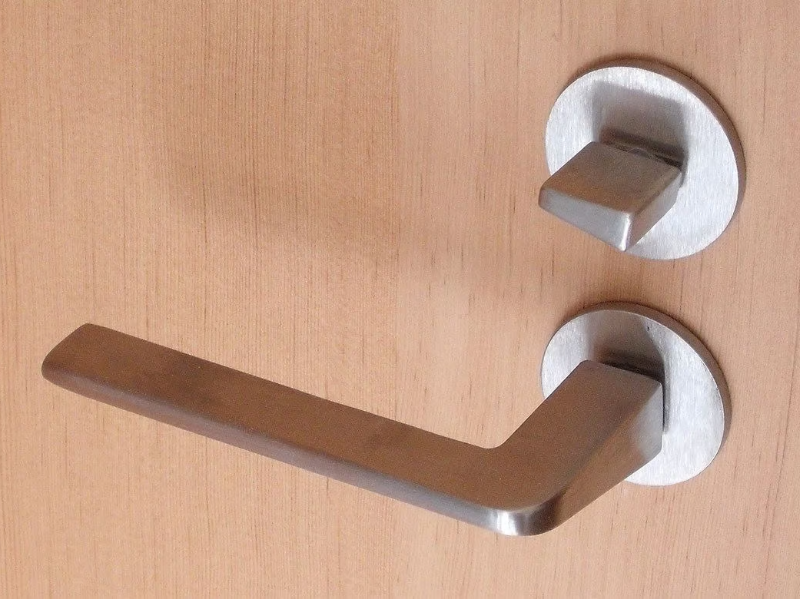 Door handle - Door handle on rose by Capoferri Serramenti
