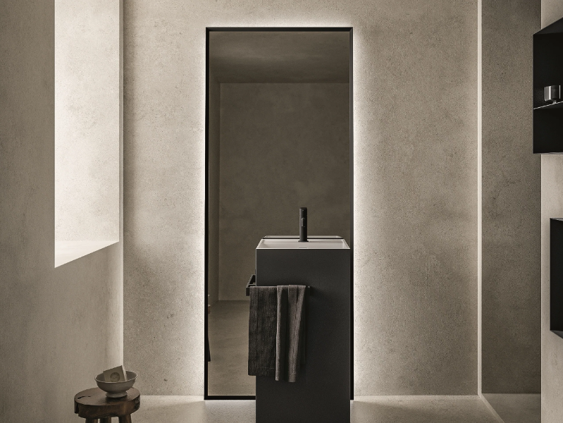 LOFTY 2 - Freestanding bathroom mirror with integrated lighting by Cerasa