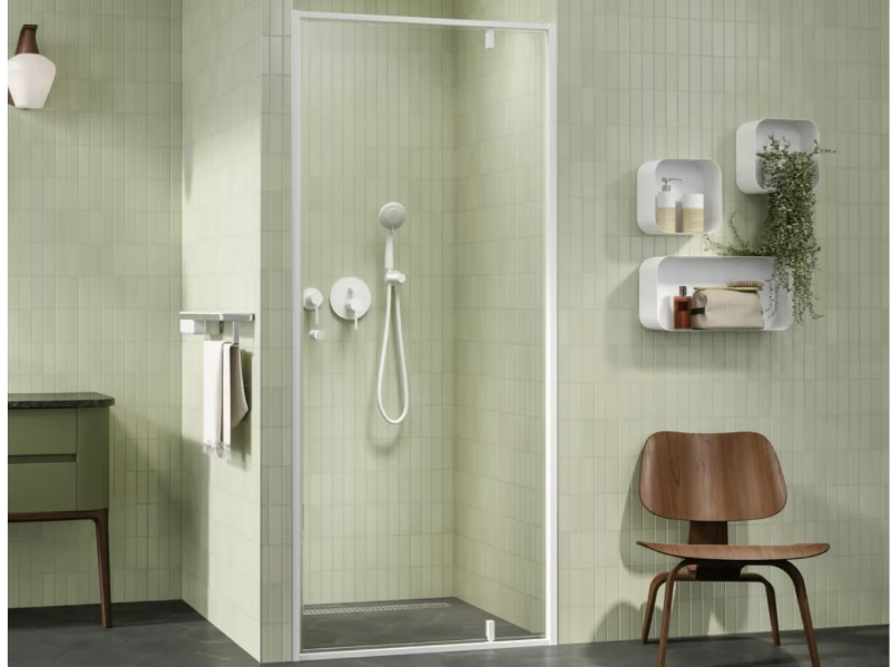 OUTLINE - Niche tempered glass shower cabin with pivot door by Coram
