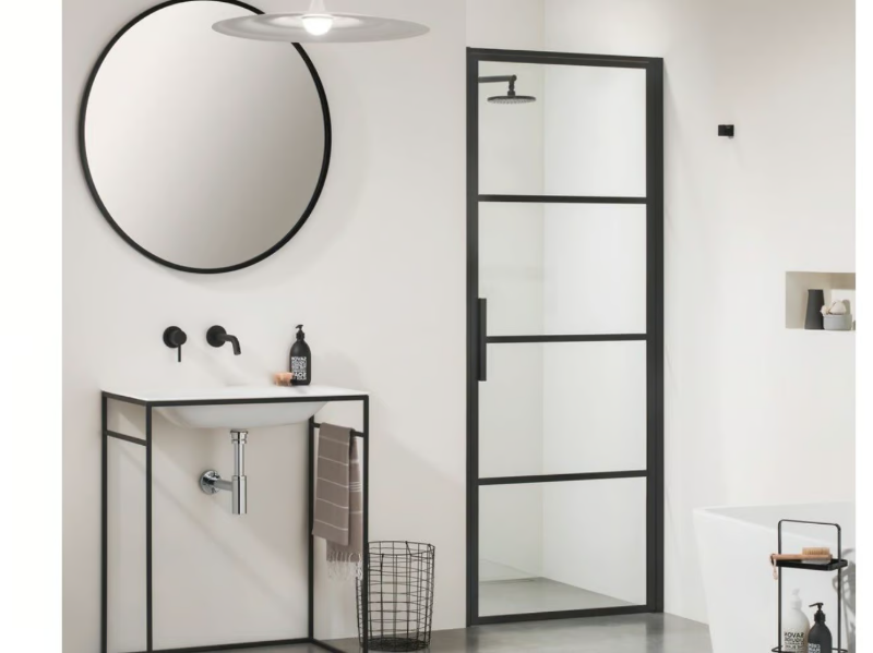 SOHO - Niche tempered glass shower cabin with hinged door by Coram