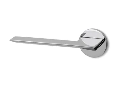 CEDRO R6 - Brass door handle on rose by Ento