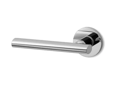 SMART R6 - Brass door handle on rose by Ento