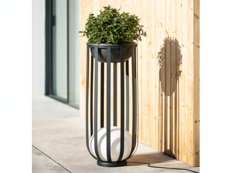 BOLS - Polyethylene planter / floor lamp by Estiluz