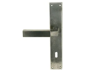 LATUS MG2091 - Bronze door handle on back plate by Fama International