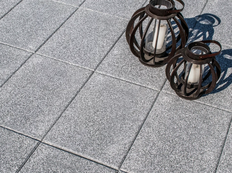 GRANITIUM - Concrete outdoor floor tiles with stone effect by FAVARO1