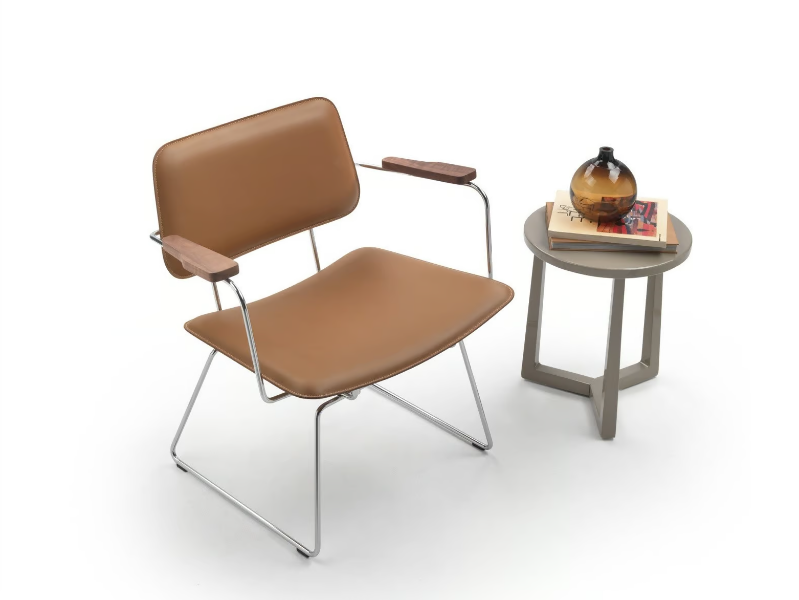ECHOES S.H. - Sled base tanned leather easy chair with armrests by Flexform