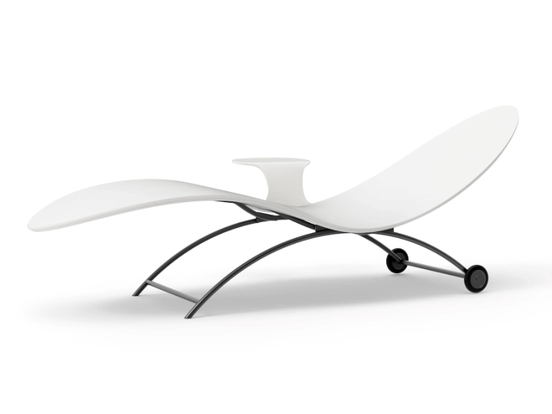VOYAGE - Fiberglass sun lounger with castors by GANSK