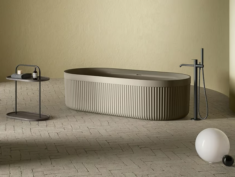 HERITAGE - Freestanding oval Solid Surface bathtub by INBANI