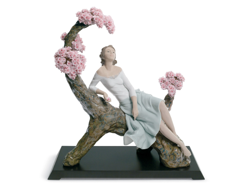 SWEET SCENT OF BLOSSOMS WOMAN - Porcelain decorative object by Lladró