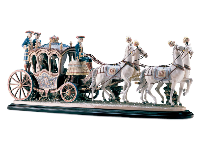 XVIIITH CENTURY COACH - Porcelain decorative object by Lladró