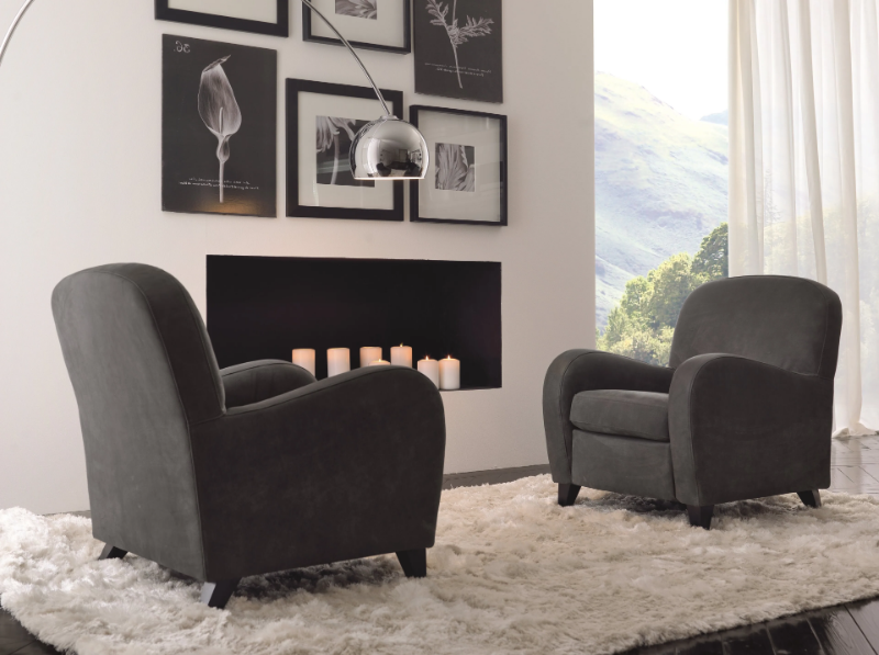CONVIVIO CONTEMPORARY - Upholstered velvet armchair with armrests by Martini Interiors