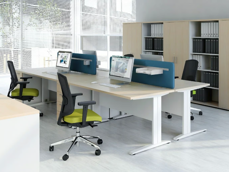 OGI_N - Sectional rectangular office desk with sound absorbing screens by Mdd