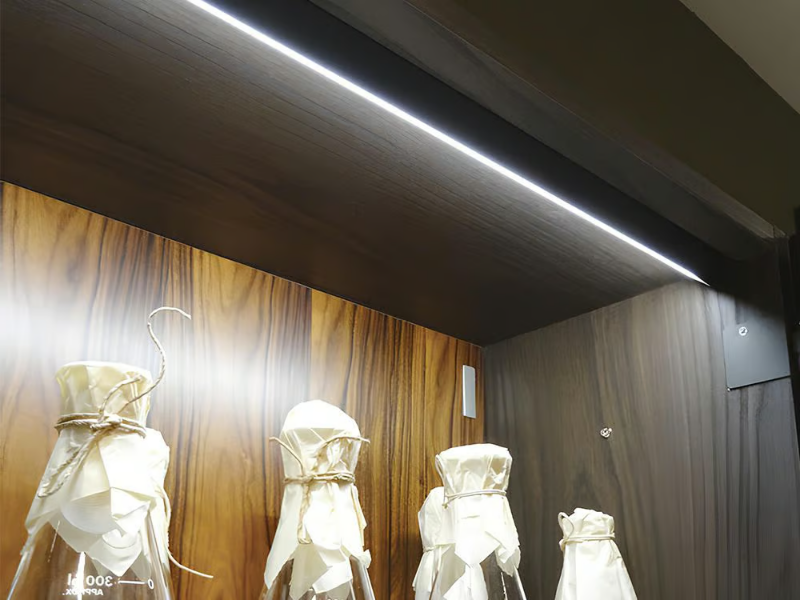 KONEO - Aluminium linear lighting profile for LED modules by Metalarredo