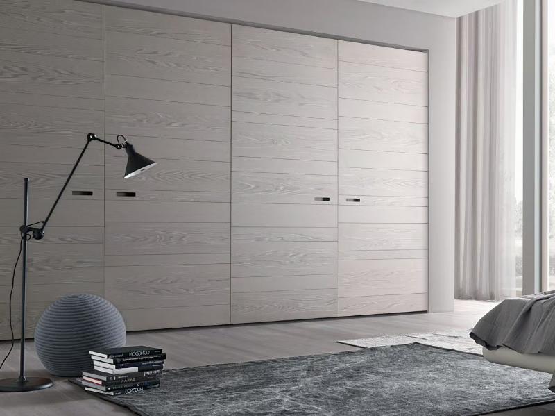 LEXINGTON - Custom wooden wardrobe with coplanar doors by MisuraEmme
