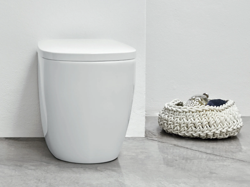 OVVIO - Floor mounted ceramic toilet by Nic