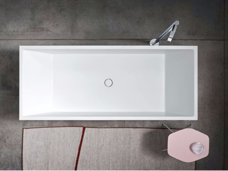 POOL - Freestanding rectangular Corian® bathtub by Nic