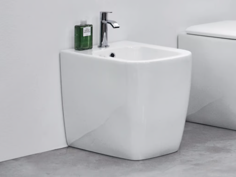 SEMPLICE - Floor mounted ceramic bidet by Nic