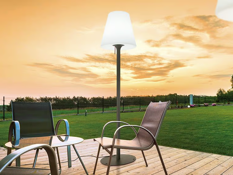 LISA - Powder coated aluminium floor lamp by Novalux