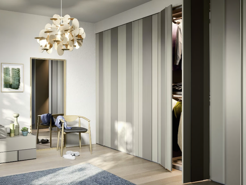 PLISSÉ - Wardrobe with hinged doors by Novamobili