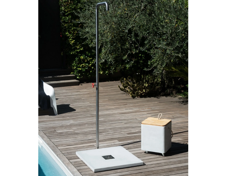 CEMENTO - Outdoor concrete shower with stainless steel column by PAOLELLI GARDEN