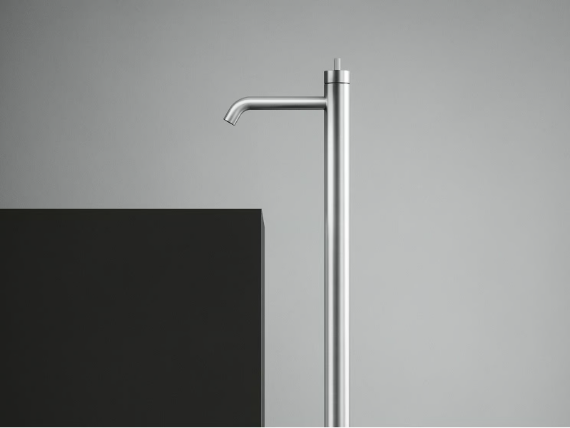 Q. 18 05 - Floor standing stainless steel washbasin mixer by Quadrodesign