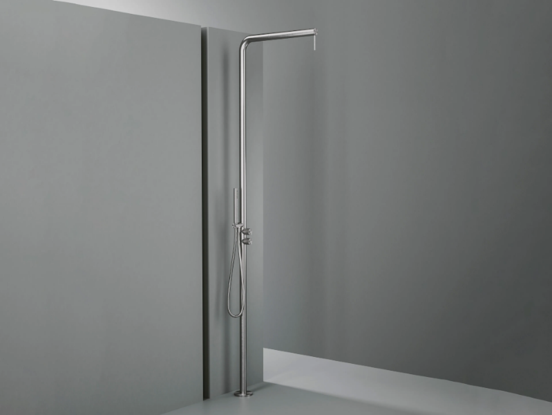 Q. CD018.2 - Floor standing stainless steel shower panel by Quadrodesign
