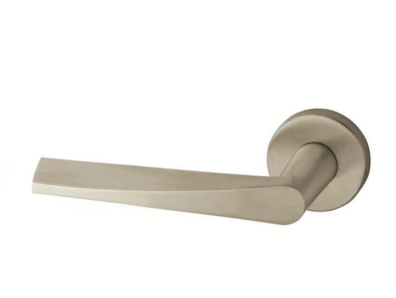 GOLF - Zamak door handle on rose by Reguitti