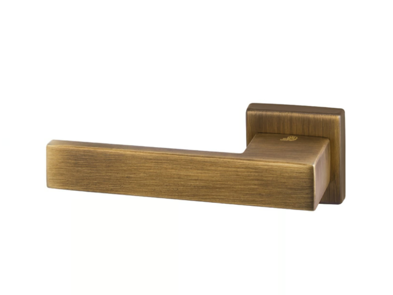 Q-ARTE - Door handle on rose by Reguitti
