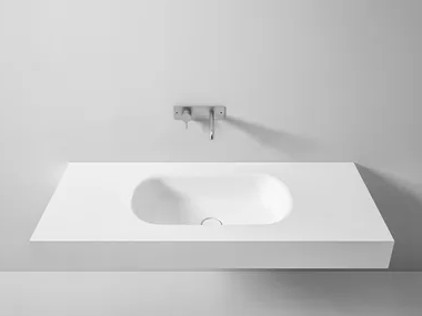 HAMMAM - Wall-mounted Korakril™ washbasin with integrated countertop by Rexa