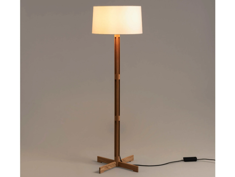 FAD FIJA - LED oak floor lamp by Santa & Cole